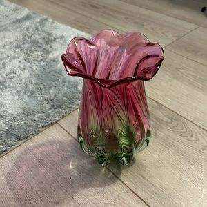 Vintage Art Glass 2 Tone Pink & Green Vase. 7 1/2” T w/ a Ruffled Rim.
